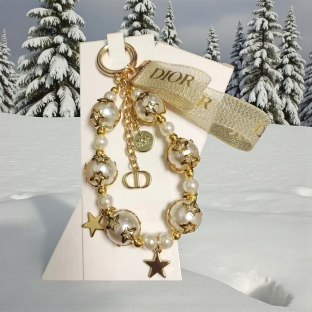 Gold and White Star keychain - Picture 2 of 4
